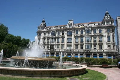 Plaza de la Escandalera | © "Plaza de La Escandalera" by Jusotil_1943 is marked with Public Domain Mark 1.0.