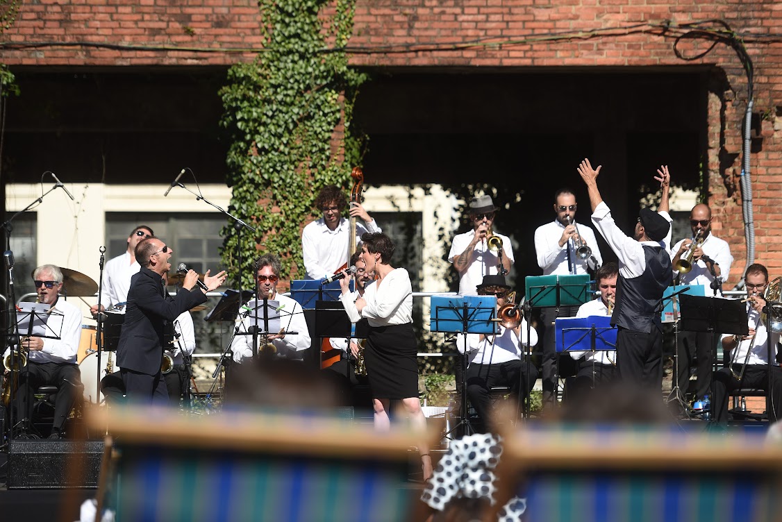 Baila, baila, baila. Concierto