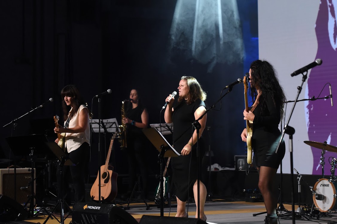 ¡Donna and the Dynamos en concierto!